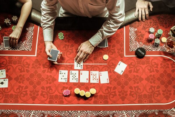 Best strategies to follow while playing poker games